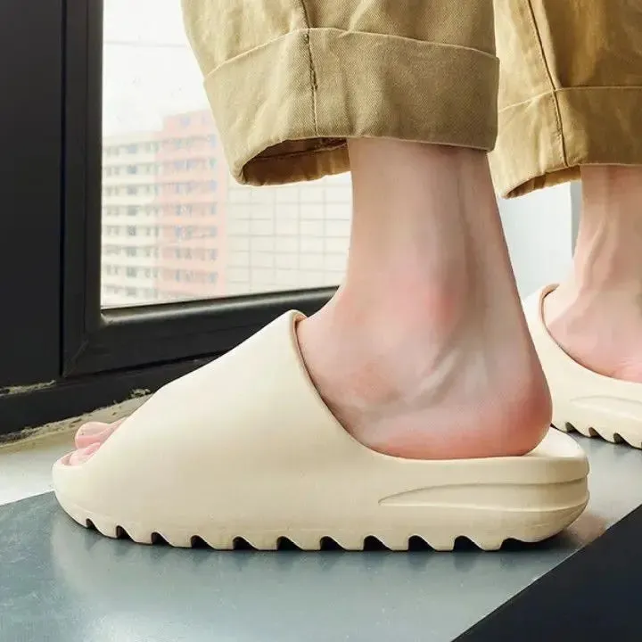Comwarm Slippers for Summer – Soft Bottom Non-Slip Beach Sandals